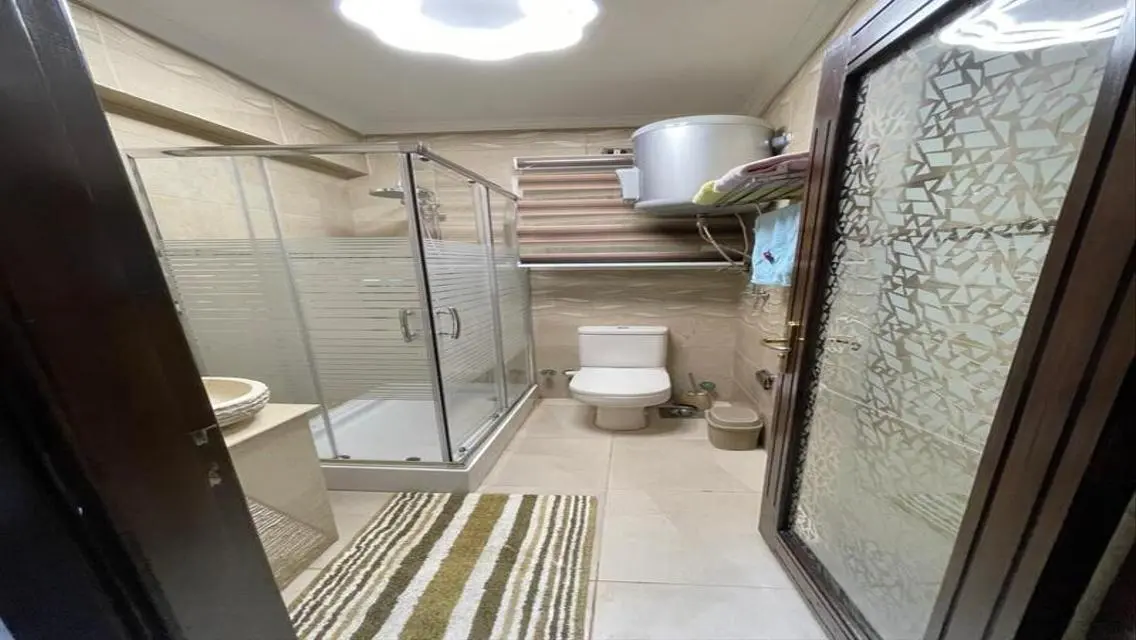 شقة فاخرة بثلاث غرف نوم في قلب المدينة