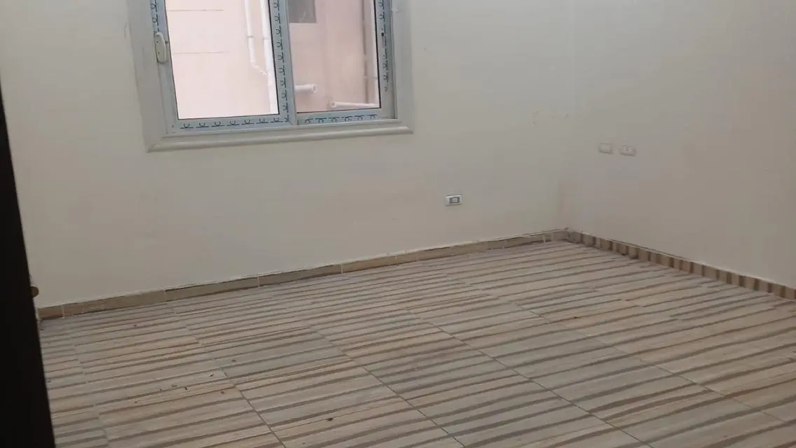 شقة فاخرة بسعر مغري في موقع متميز