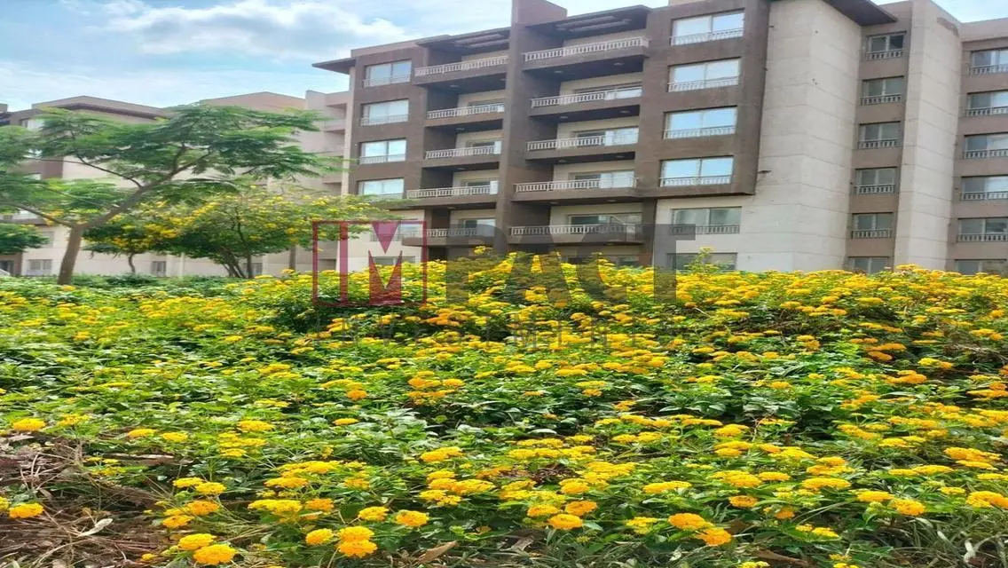 فيلا فاخرة بمساحة شاسعة وإطلالة رائعة