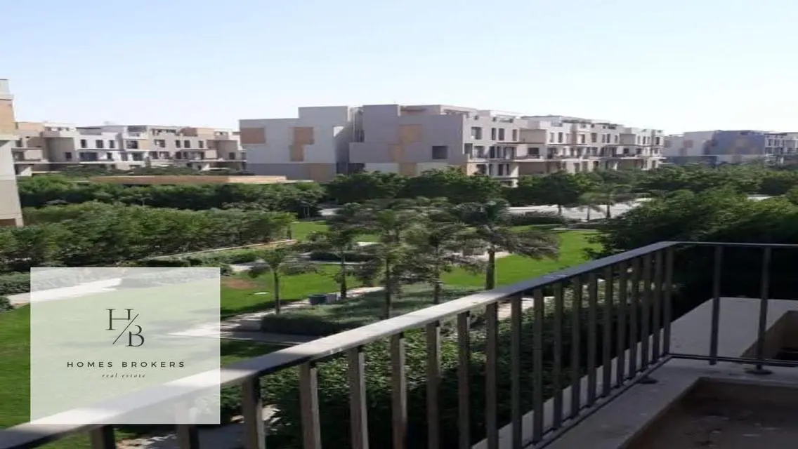 فيلا فاخرة للبيع مع إطلالة رائعة