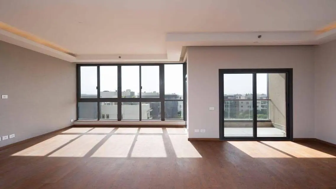 Stylish 160 sqm Apartment with Great Views