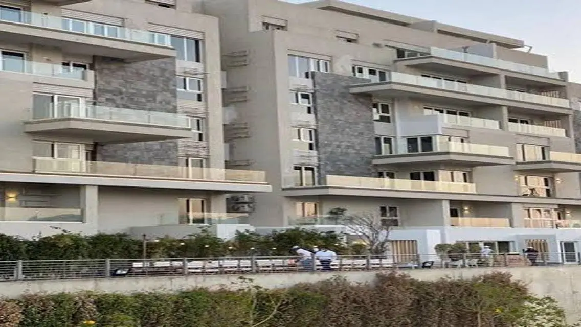 منزل فخم بمساحة واسعة وإطلالة ساحرة على البحيرات