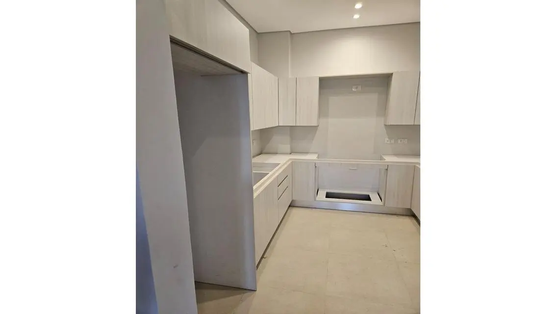 Luxurious 4-Bedroom Apartment with Spacious Design