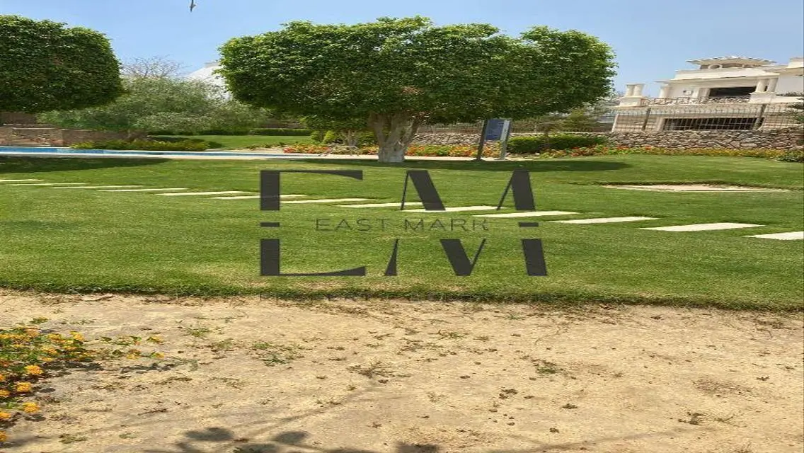 Luxury Villa with Spacious Area and Private Garden