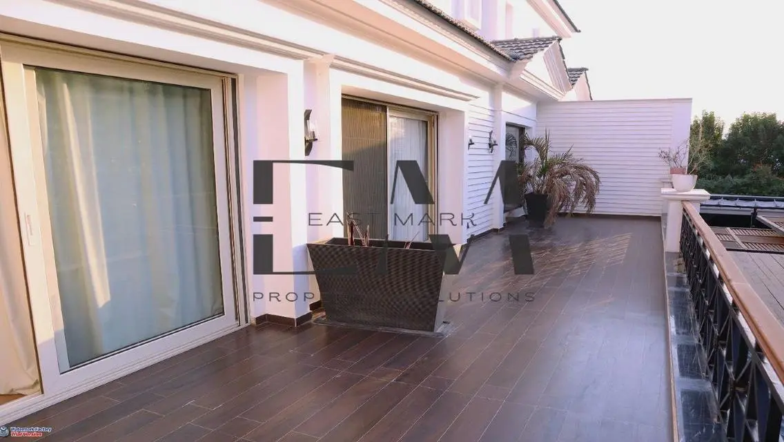 Luxury Villa with Spacious Area and Private Garden