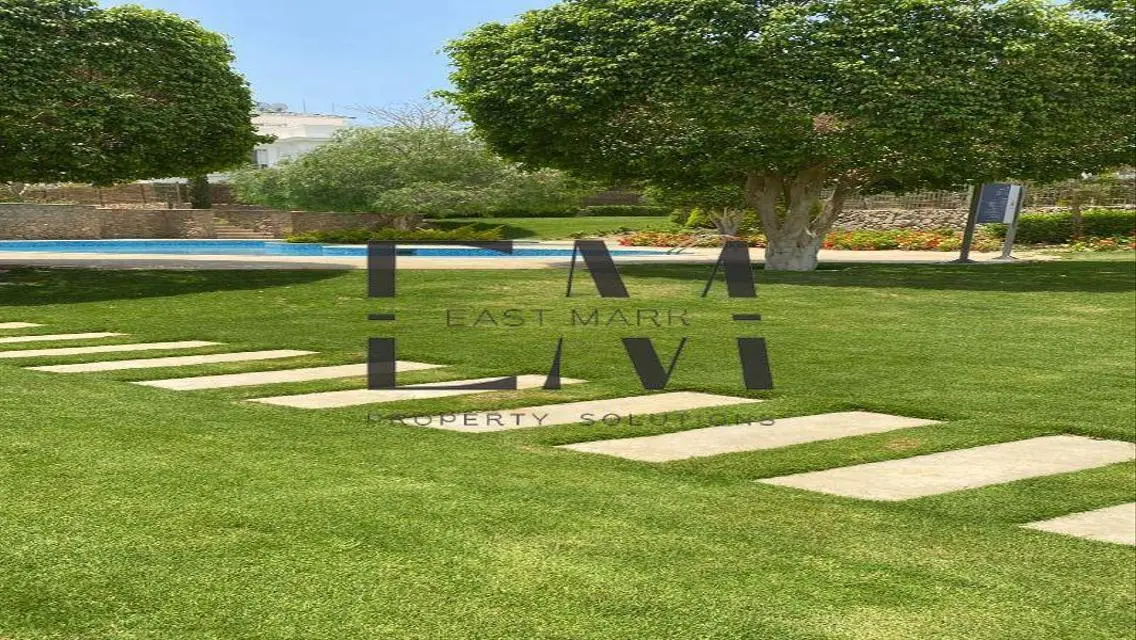 Luxury Villa with Spacious Area and Private Garden