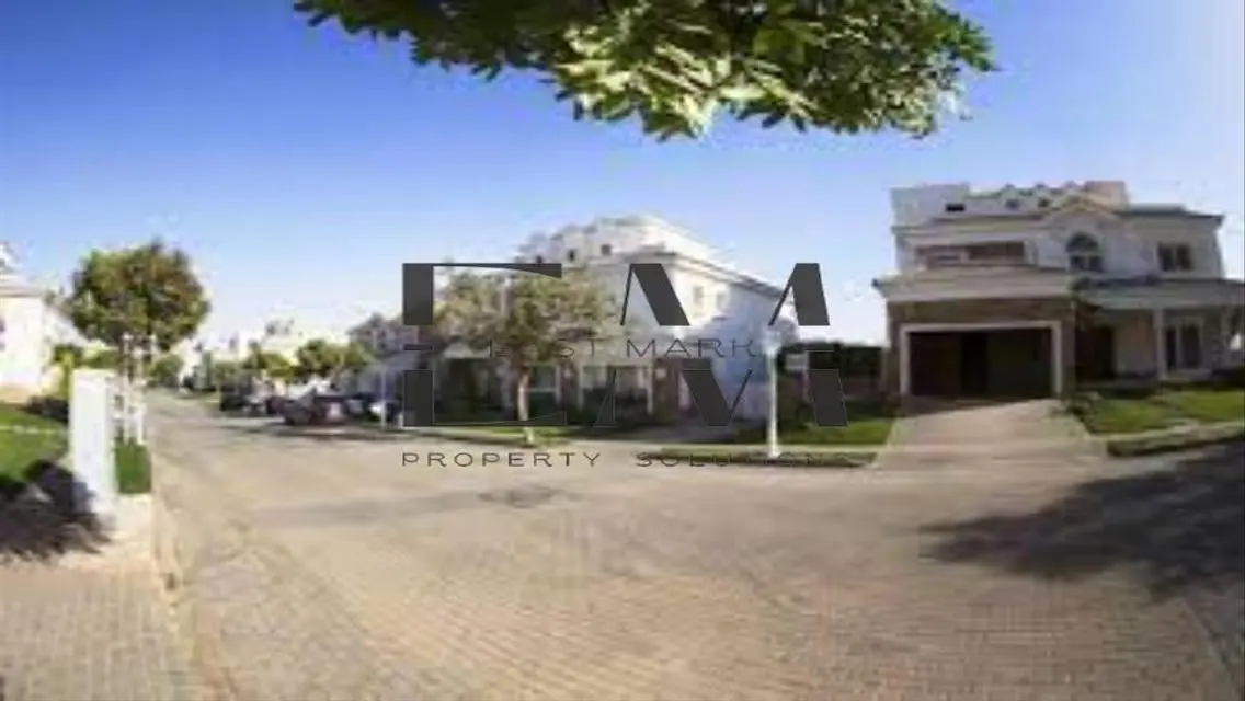 Luxury Villa with Spacious Area and Private Garden