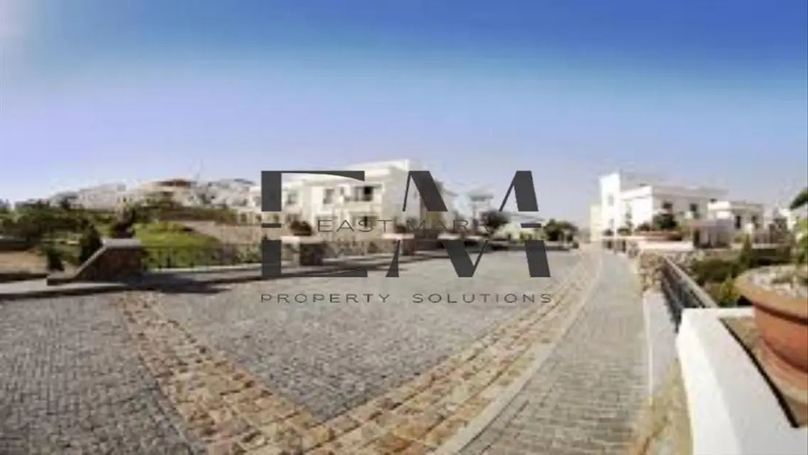 Luxury Villa with Spacious Area and Private Garden