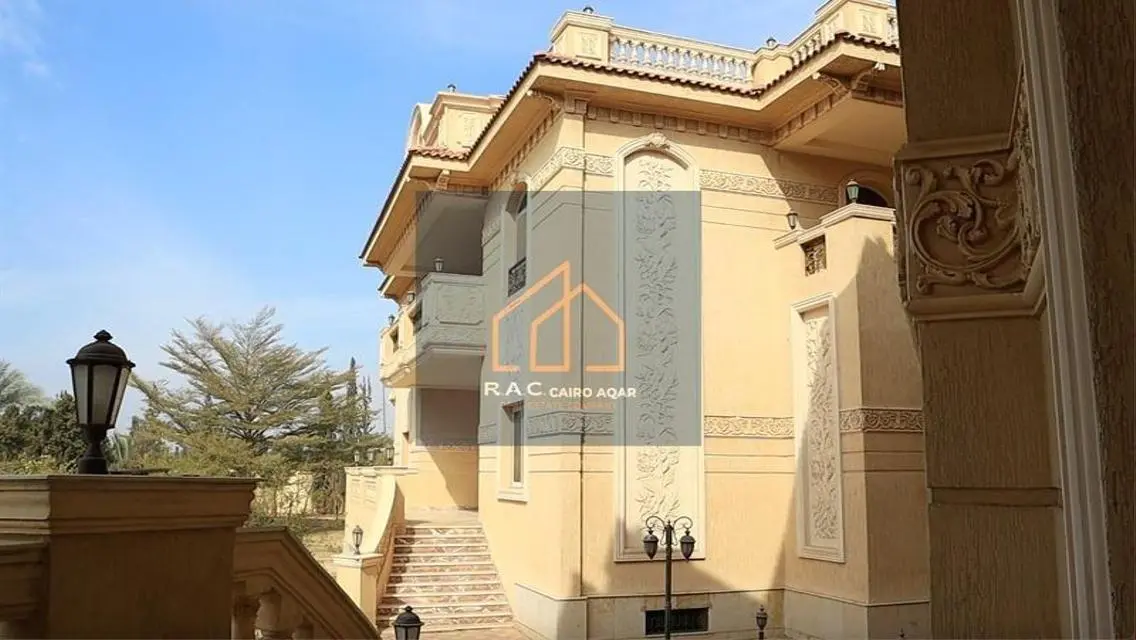 Luxury Villa for Sale with 1040 Sqm Space
