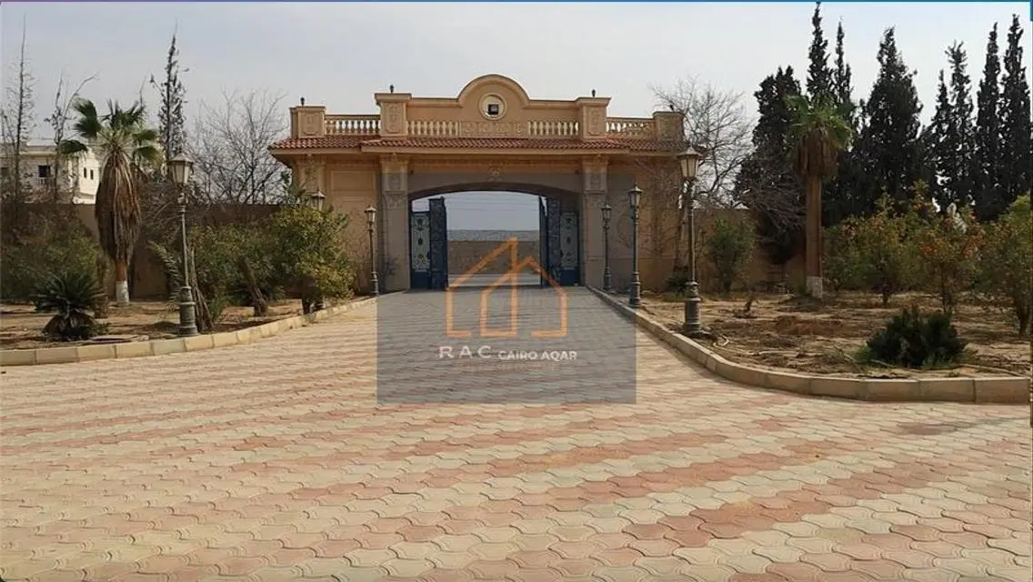 Luxury Villa for Sale with 1040 Sqm Space