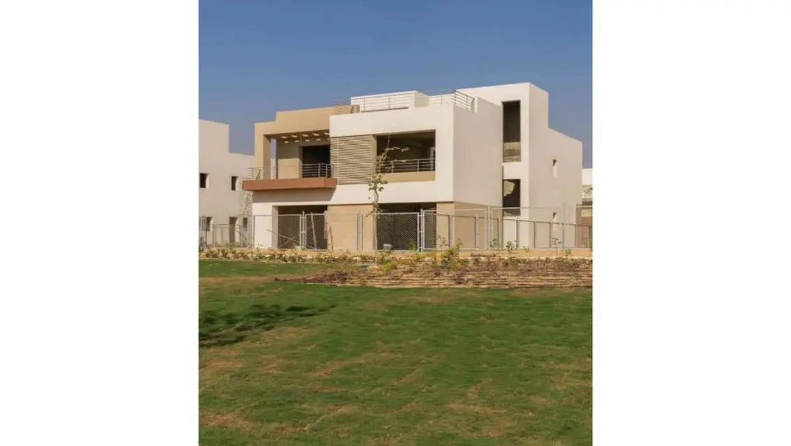 Luxury Villa for Sale - 300 Square Meters in Prime Location