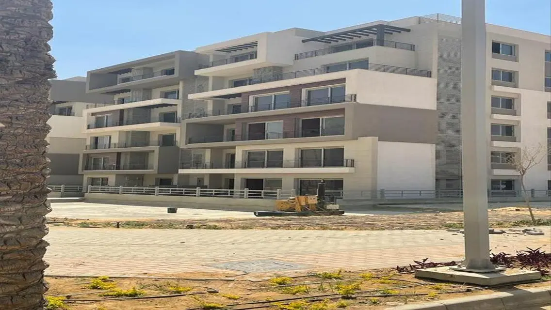 Luxurious Villa with Private Garden and Pool for Sale