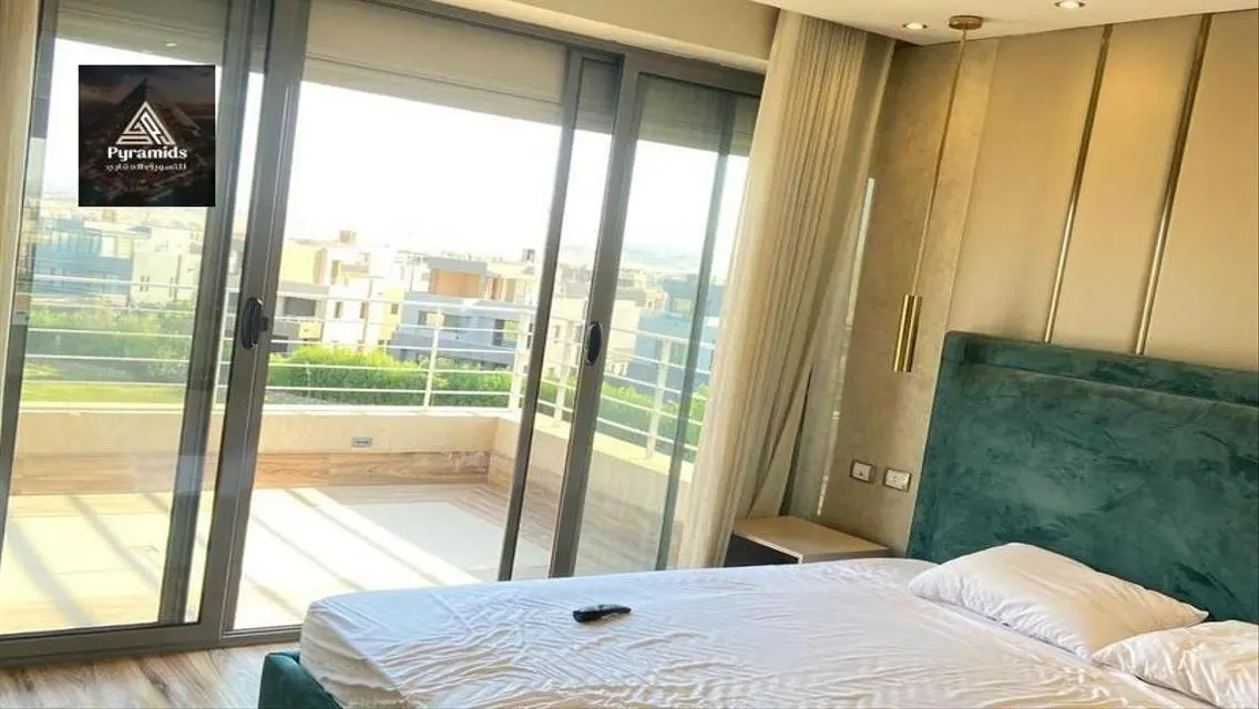 فيلا فاخرة للبيع مع مسبح خاص وحديقة