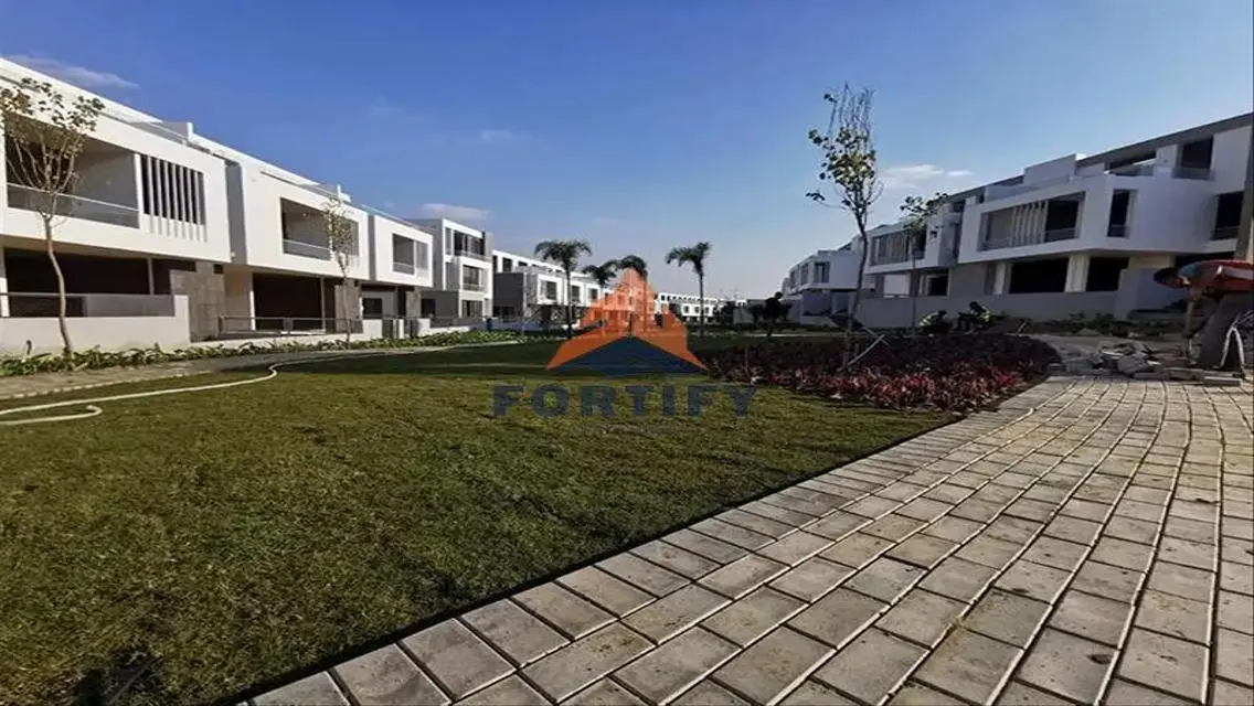 Luxury Villa for Sale at 5,800,000 EGP in Prime Location