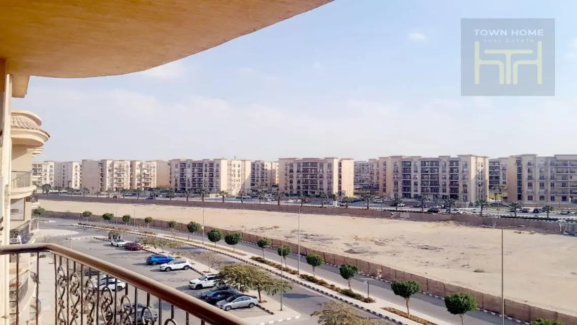 شقة فاخرة مكونة من 3 غرف بتشطيبات فخمة