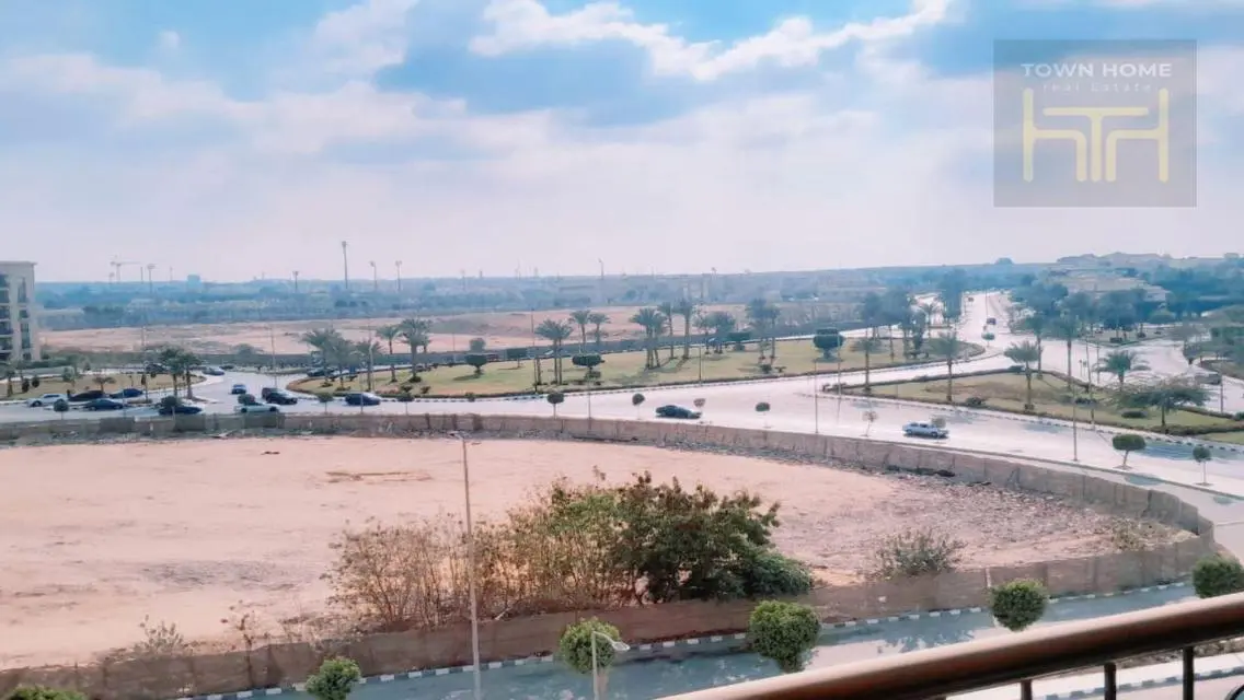 شقة فاخرة مكونة من 3 غرف بتشطيبات فخمة