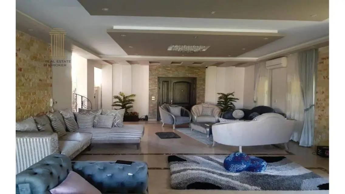 فيلا فاخرة مع مساحات واسعة ومرافق مميزة