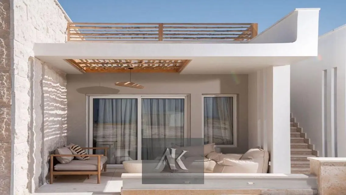 Luxury Villa for Sale Overlooking Lakes in Florida