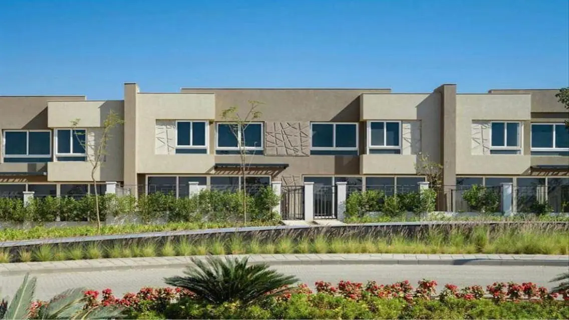 Luxurious Commercial Property with Stunning Amenities