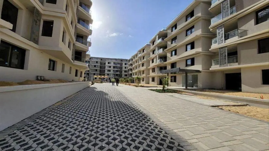 Luxurious Commercial Property with Stunning Amenities