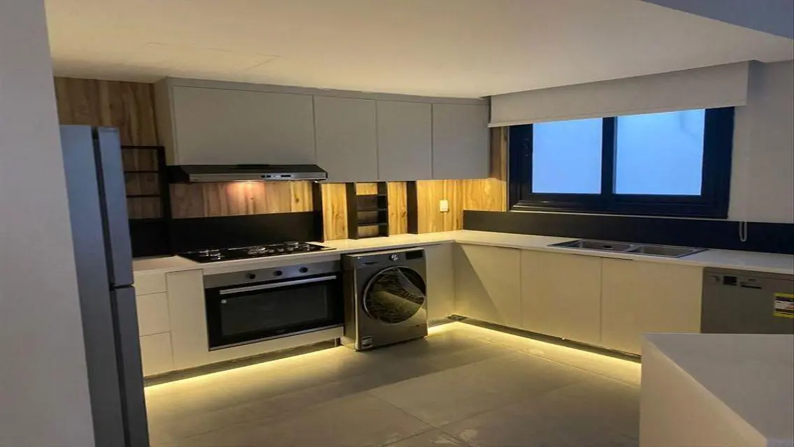 Luxurious Commercial Property with Stunning Amenities