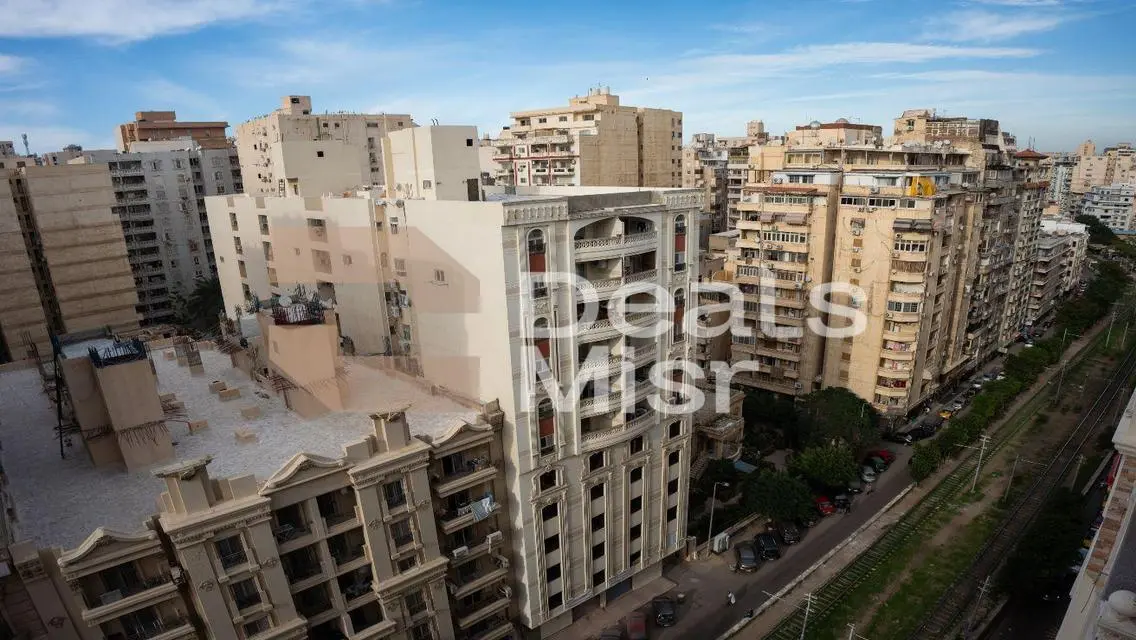 فيلا فاخرة للبيع بمساحة 285 متر