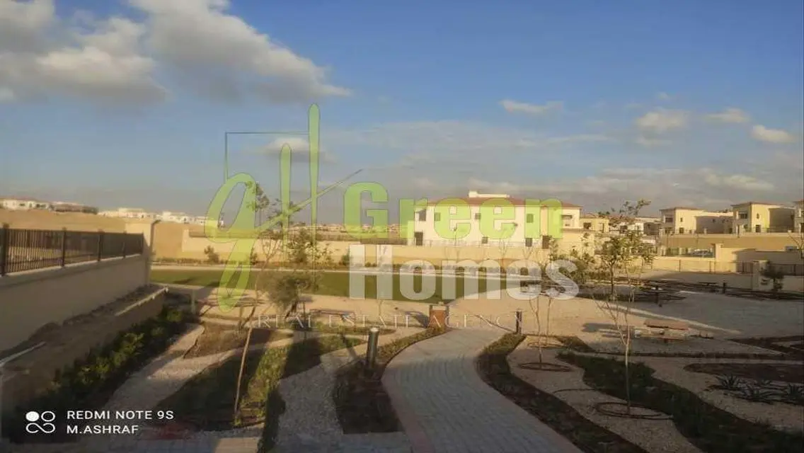 منزل أخضر مميز مع غرفة خادمة وحارس أمن