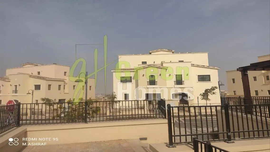 منزل أخضر مميز مع غرفة خادمة وحارس أمن