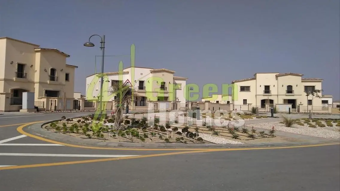 منزل أخضر مميز مع غرفة خادمة وحارس أمن