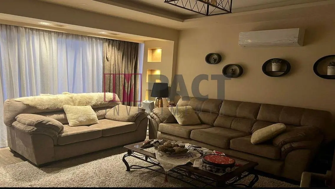فيلا فاخرة مع حديقة خاصة ومسبح