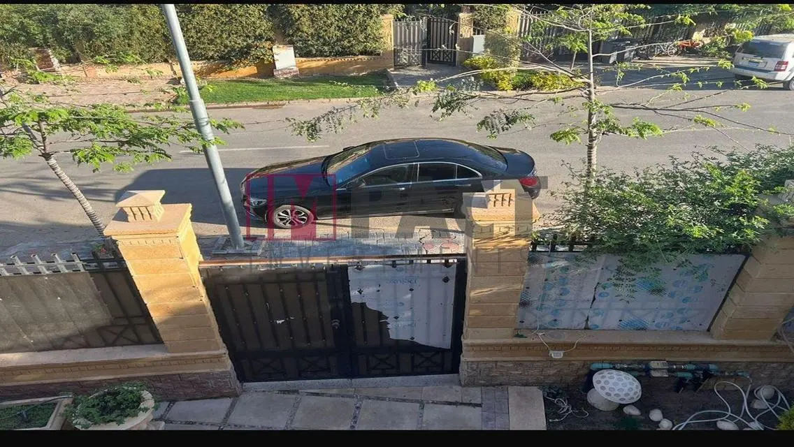 فيلا فاخرة مع حديقة خاصة ومسبح