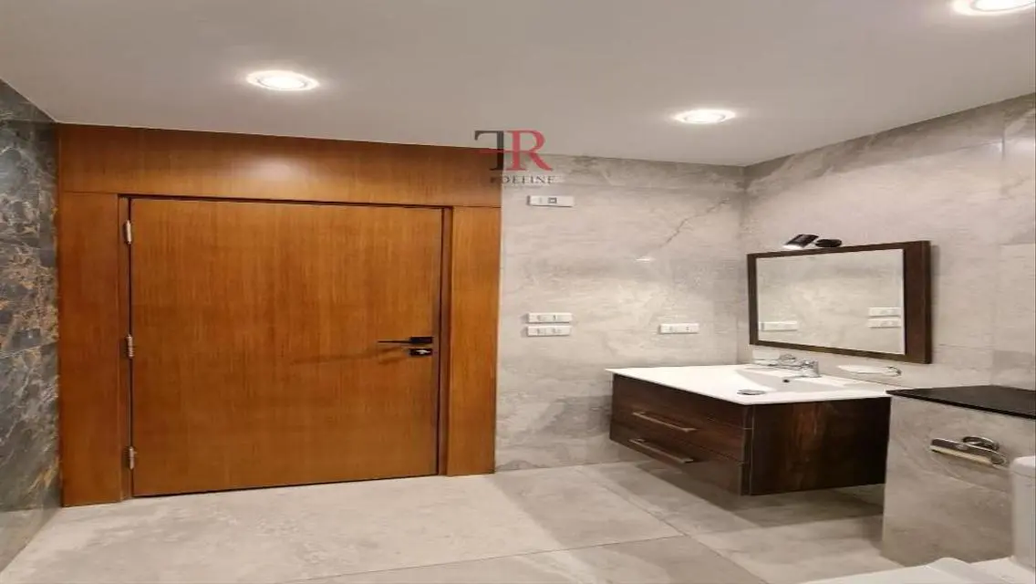 Luxury Apartment with Lake View for Sale