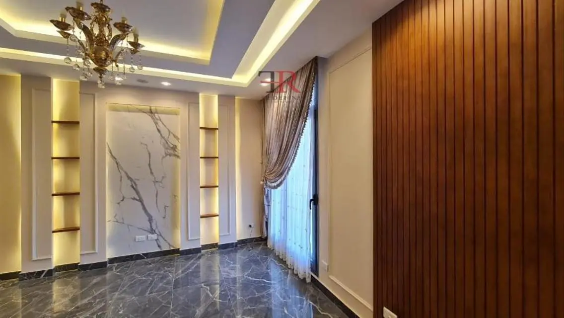 Luxury Apartment with Lake View for Sale