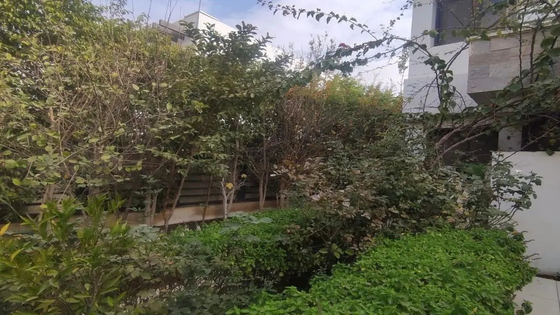 فيلا فاخرة للبيع مع مسبح خاص وجميع المرافق