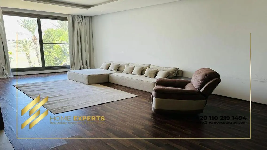 Luxury Villa with Private Garden and Pool
