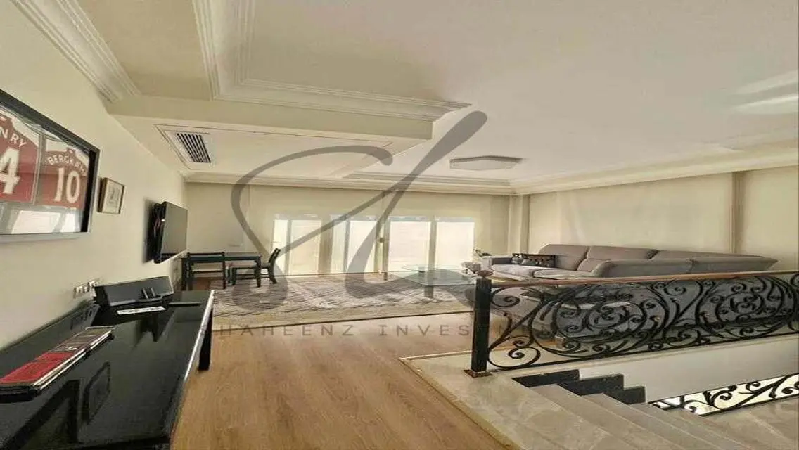 Luxurious House with Spacious Private Garden and Pool