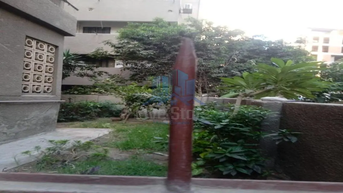 شقة فاخرة للبيع مع حديقة خاصة