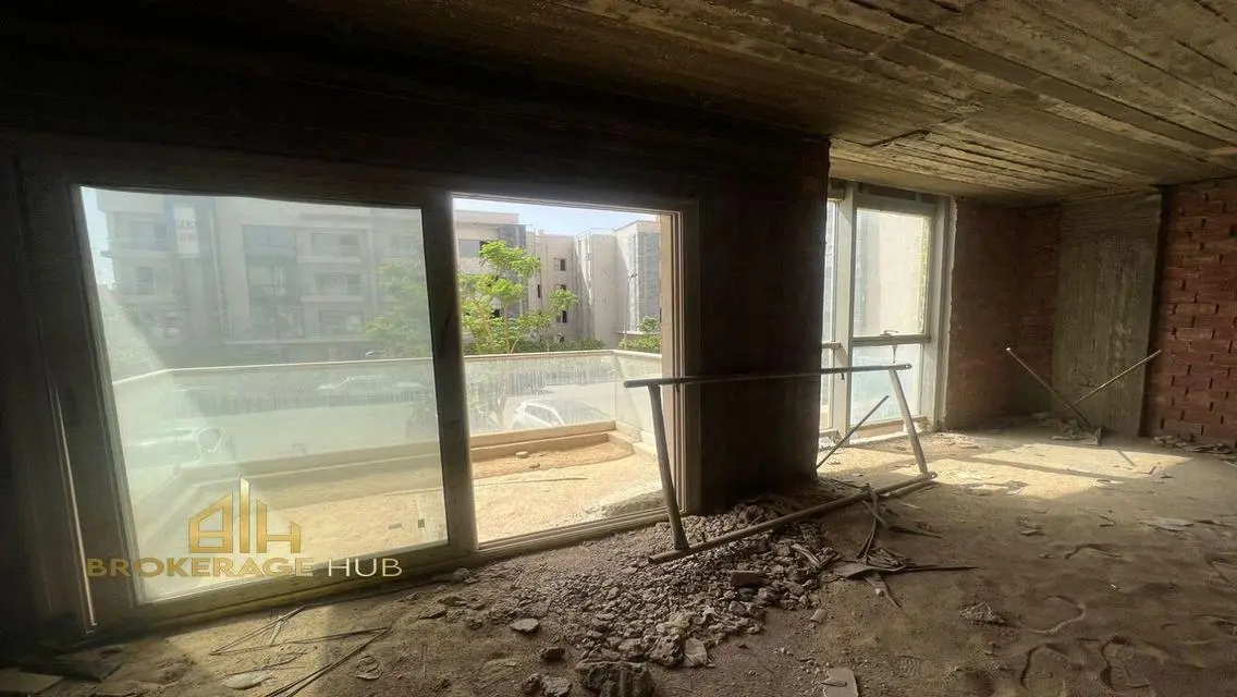 Luxurious Apartment with Spacious Design Overlooking Lakes