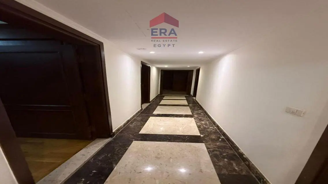 شقة فاخرة بمساحة 300 متر مع مسبح خاص