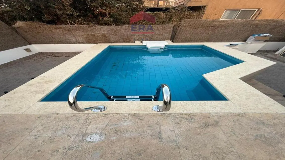 شقة فاخرة بمساحة 300 متر مع مسبح خاص