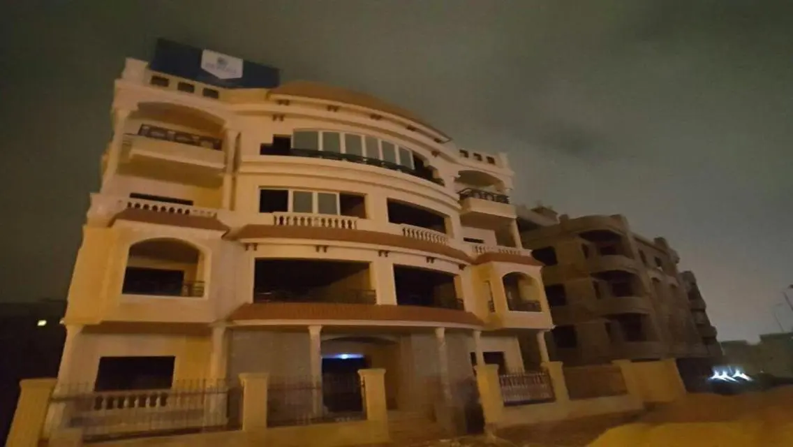 Luxurious Apartment Near Main Landmarks - 185-AUC