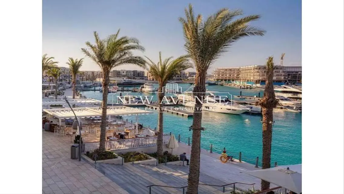 Luxurious Home with Private Garden and Health Club in the Heart of the City