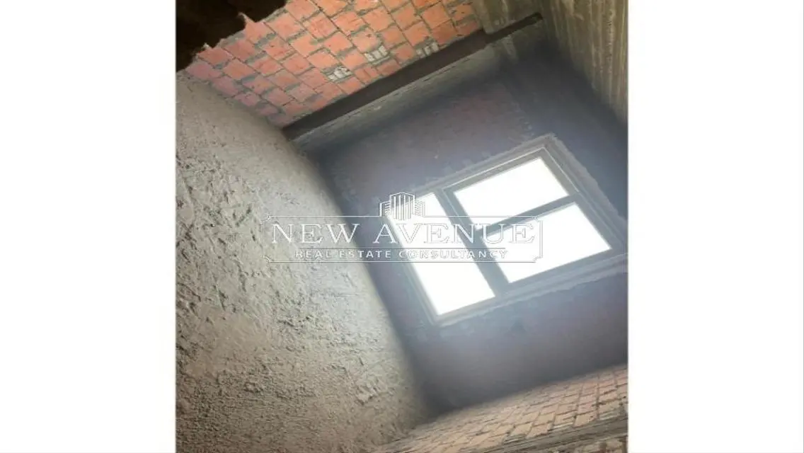 شقة رائعة للبيع بمساحة 230 متر 3 غرف و 3 حمامات