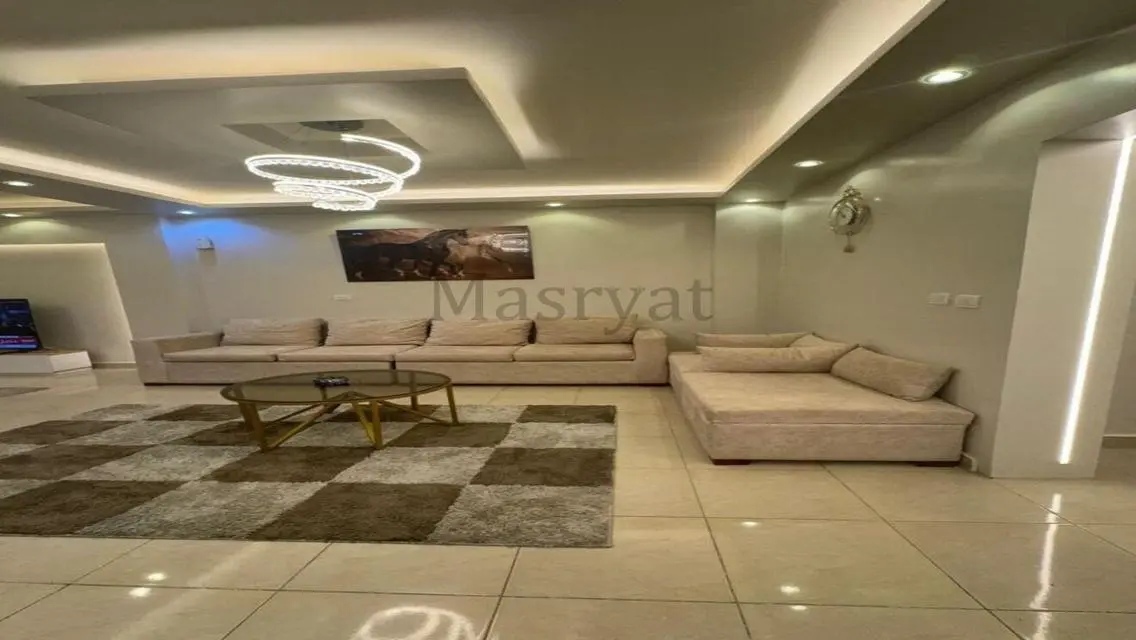 Open-Air Mall with 215 sqm & Private Garden