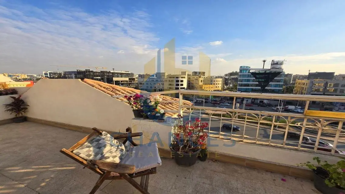 Luxurious Apartment in the City Center with Stunning Balcony