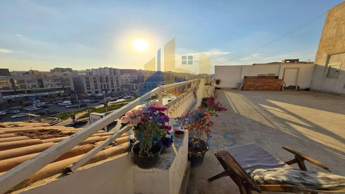 Luxurious Apartment in the City Center with Stunning Balcony