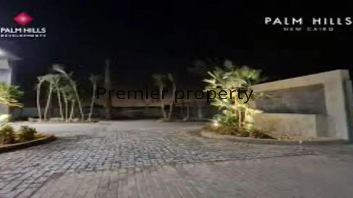 فيلا فاخرة مع حديقة خاصة وغرفة خادمة للبيع