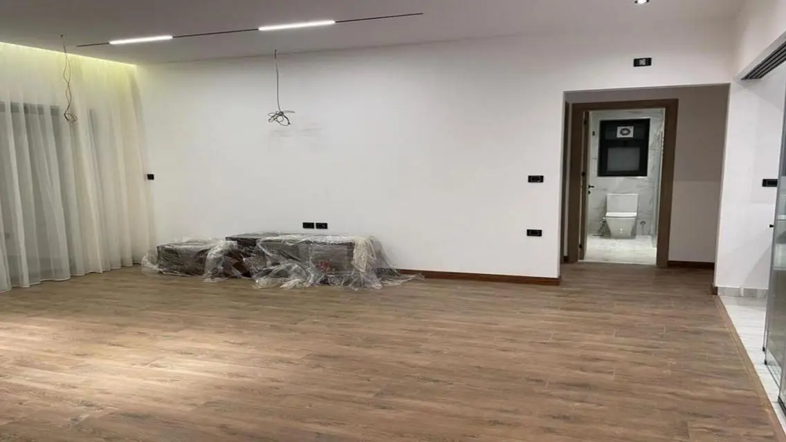 شقة فاخرة بمساحة واسعة مع مسبح وبحيرات