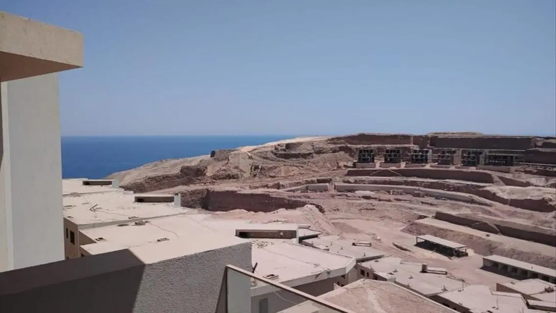 شقة رائعة بإطلالة مميزة على البحر في IL Monte Galala