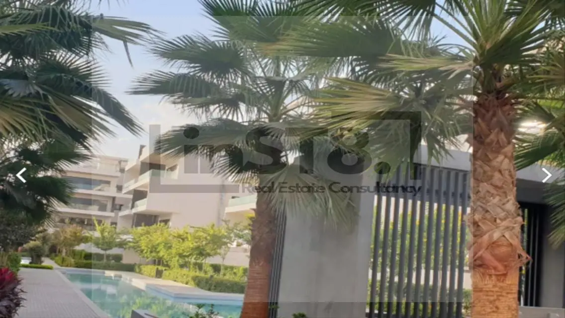 Luxury Villa for Sale in ST81 with Private Pool and Garden